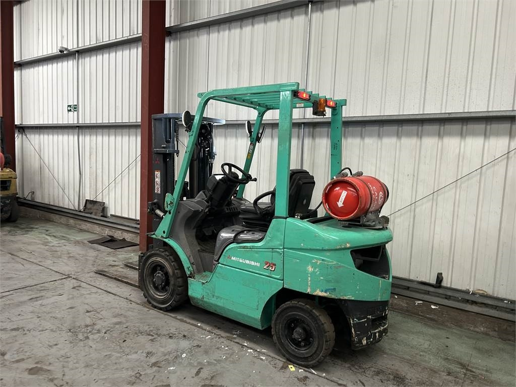 Mitsubishi FG25NT - Газокар: снимка 3 Mitsubishi FG25NT - Газокар: снимка 3