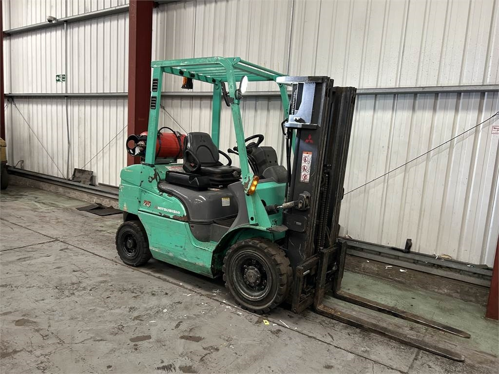 Mitsubishi FG25NT - Газокар: снимка 4 Mitsubishi FG25NT - Газокар: снимка 4
