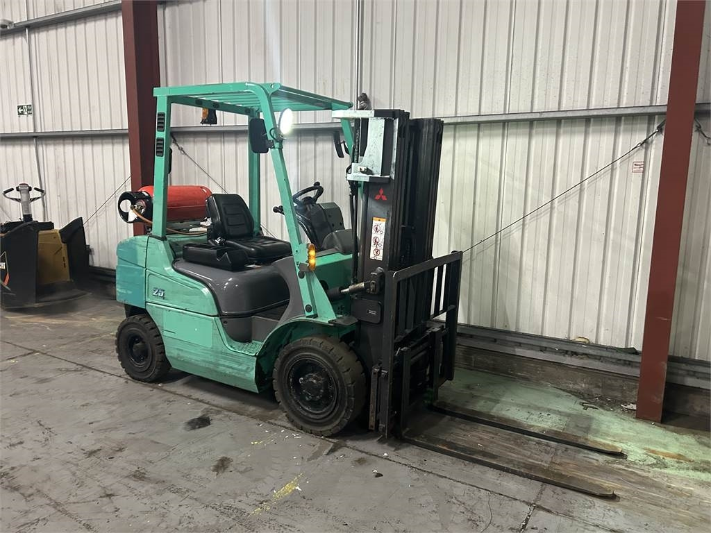 Mitsubishi FG25NT - Газокар: снимка 4 Mitsubishi FG25NT - Газокар: снимка 4