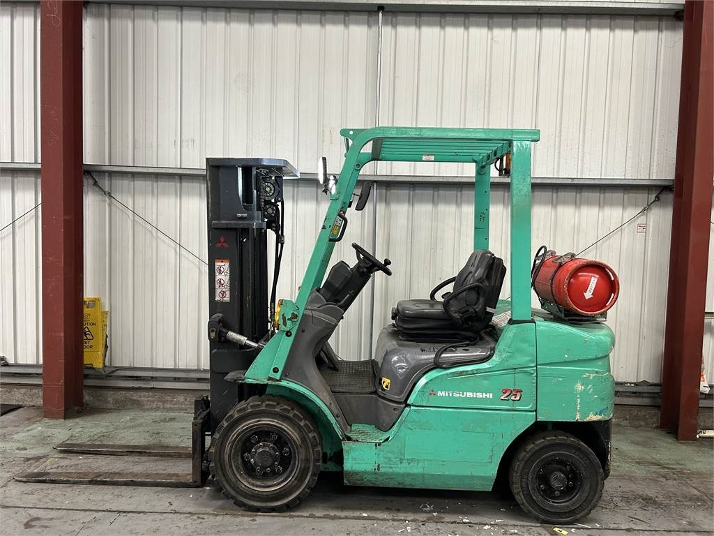 Mitsubishi FG25NT - Газокар: снимка 1 Mitsubishi FG25NT - Газокар: снимка 1