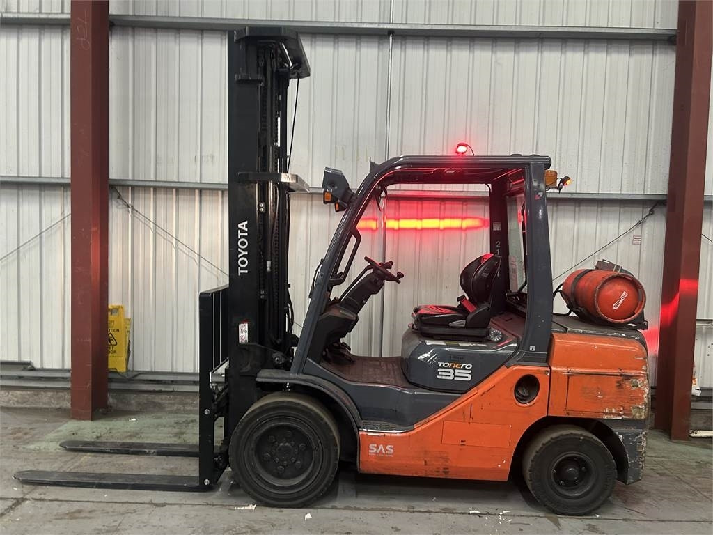 Toyota 02-8FGJF35 - Газокар: снимка 1 Toyota 02-8FGJF35 - Газокар: снимка 1