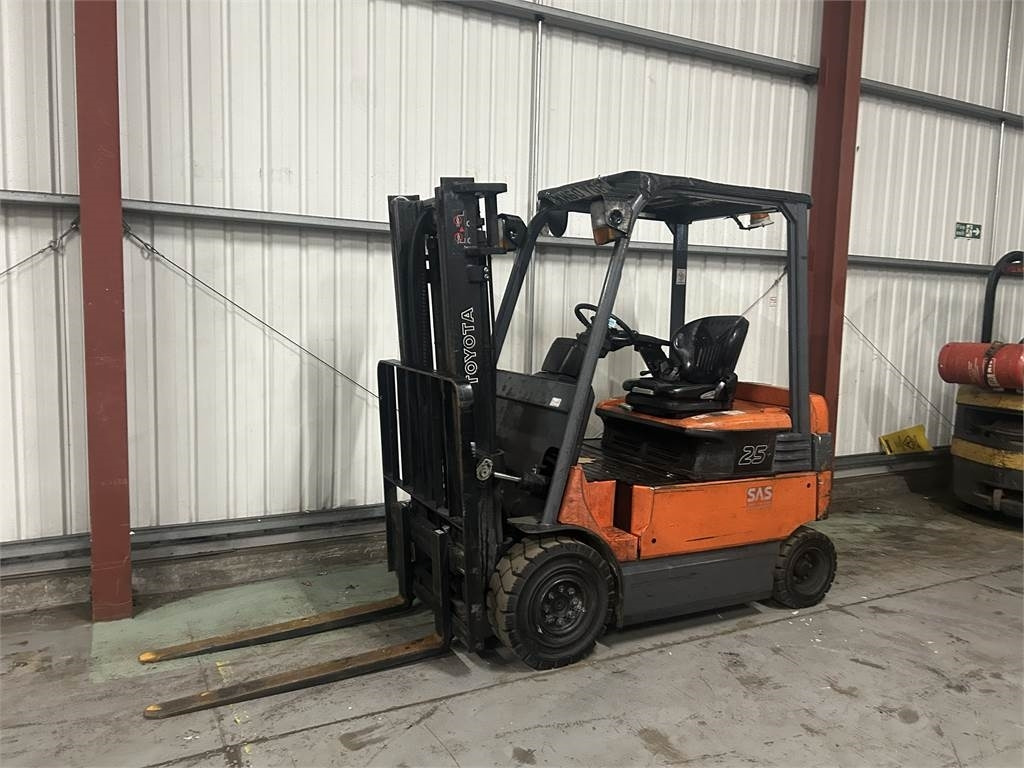 Toyota 7FBMF25 - Електрокар: снимка 2 Toyota 7FBMF25 - Електрокар: снимка 2