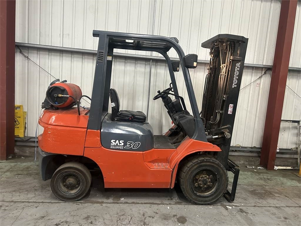 Toyota 7FGF30 - Газокар: снимка 5 Toyota 7FGF30 - Газокар: снимка 5