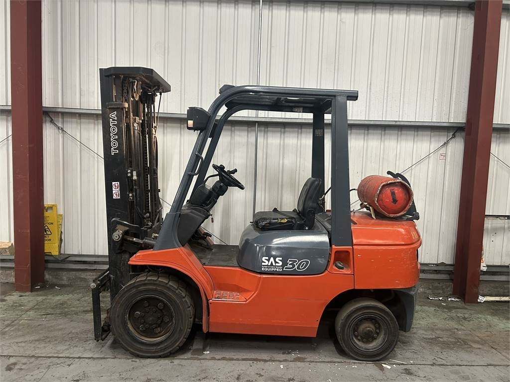 Toyota 7FGF30 - Газокар: снимка 1 Toyota 7FGF30 - Газокар: снимка 1