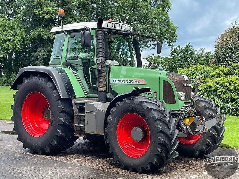 Fendt 820 Vario TMS - Трактор: снимка 1 Fendt 820 Vario TMS - Трактор: снимка 1