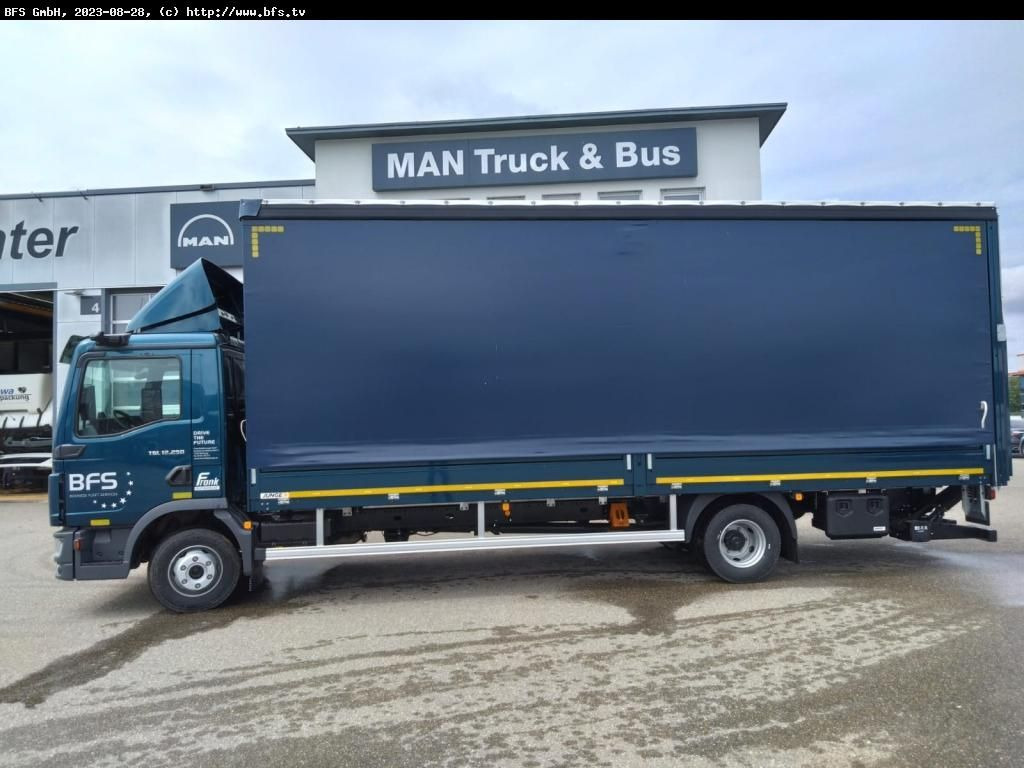 MAN TGL (TG3) 12.250 4x2 BL CH Plane und Spiegel, LB - Камион с брезент: снимка 3 MAN TGL (TG3) 12.250 4x2 BL CH Plane und Spiegel, LB - Камион с брезент: снимка 3