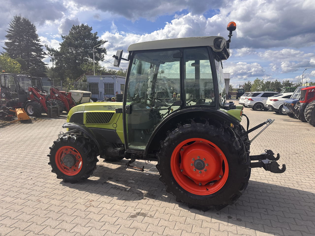 CLAAS NECTIS 257F - Трактор: снимка 2 CLAAS NECTIS 257F - Трактор: снимка 2