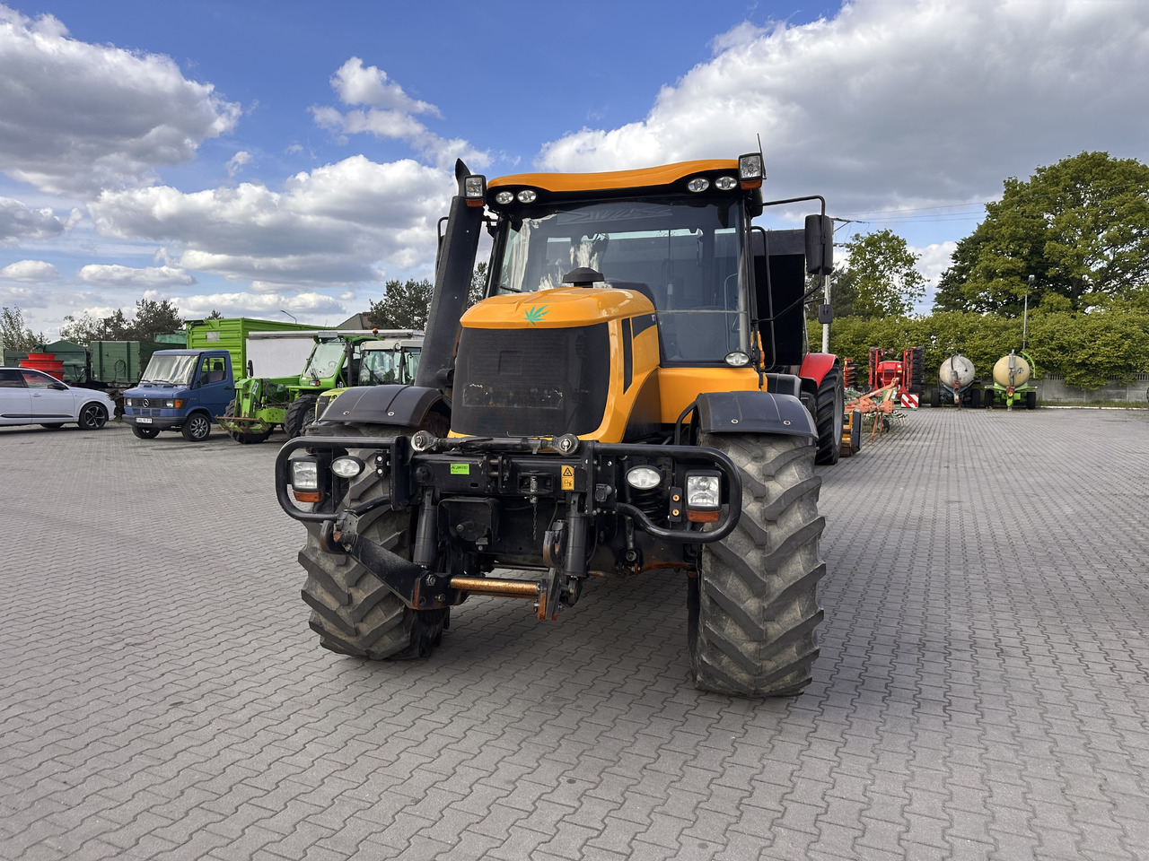 JCB FASTRAC 3230 - Трактор: снимка 3 JCB FASTRAC 3230 - Трактор: снимка 3