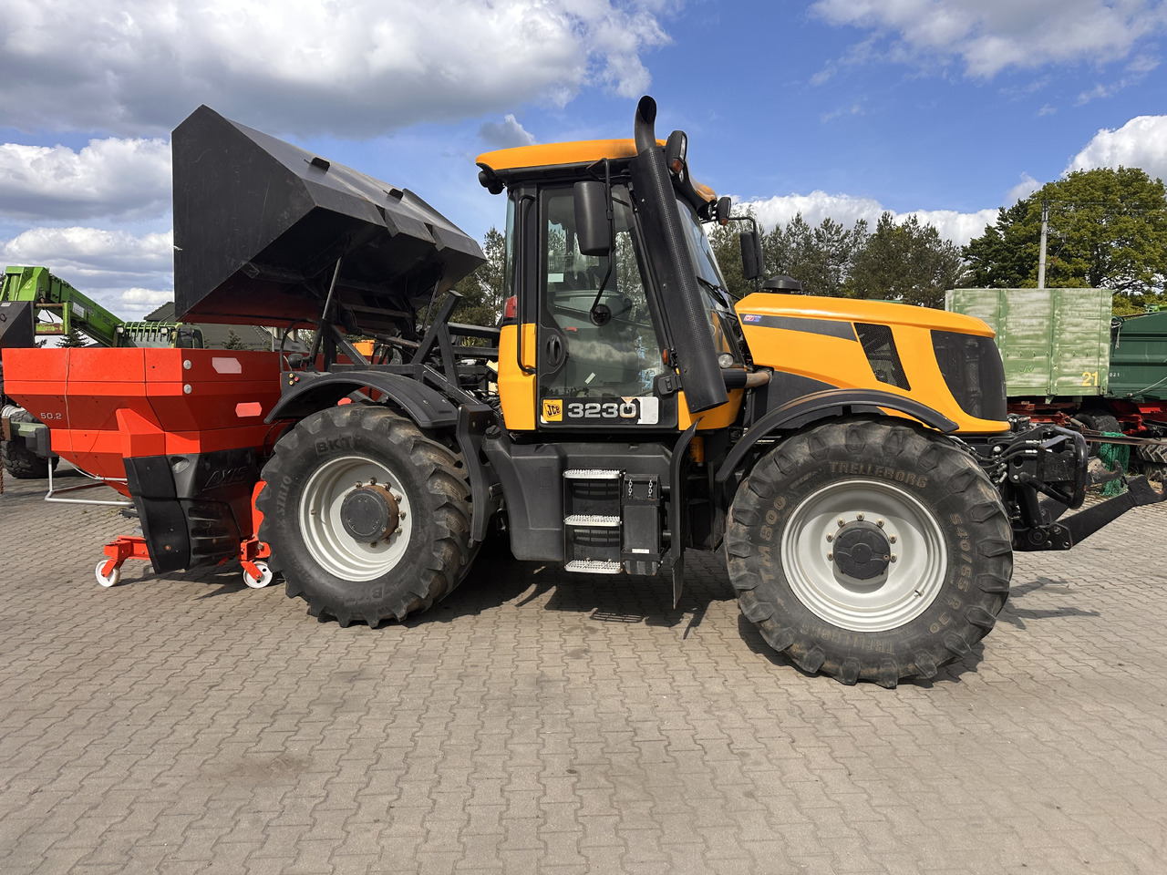 JCB FASTRAC 3230 - Трактор: снимка 1 JCB FASTRAC 3230 - Трактор: снимка 1