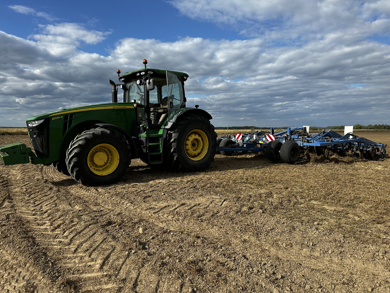 John Deere 8335 R AutoPower 50 km/h 370 PS - Трактор: снимка 3 John Deere 8335 R AutoPower 50 km/h 370 PS - Трактор: снимка 3