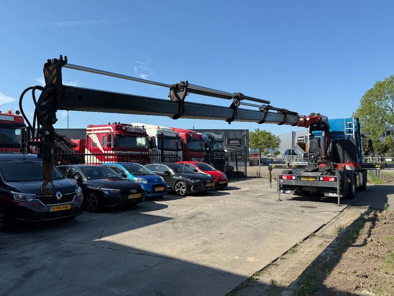 DAF CF 440 6X2 EURO 6 + HMF 3220-K5 REMOTE 5E & 6E FUNCTIE - Камион с кран: снимка 4 DAF CF 440 6X2 EURO 6 + HMF 3220-K5 REMOTE 5E & 6E FUNCTIE - Камион с кран: снимка 4