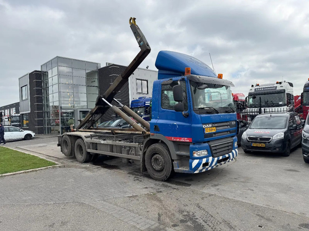 DAF CF 85.360 EURO 5 6X2 25T VDL HOOK TÜV 11-2025 - Мултилифт с кука камион: снимка 2 DAF CF 85.360 EURO 5 6X2 25T VDL HOOK TÜV 11-2025 - Мултилифт с кука камион: снимка 2