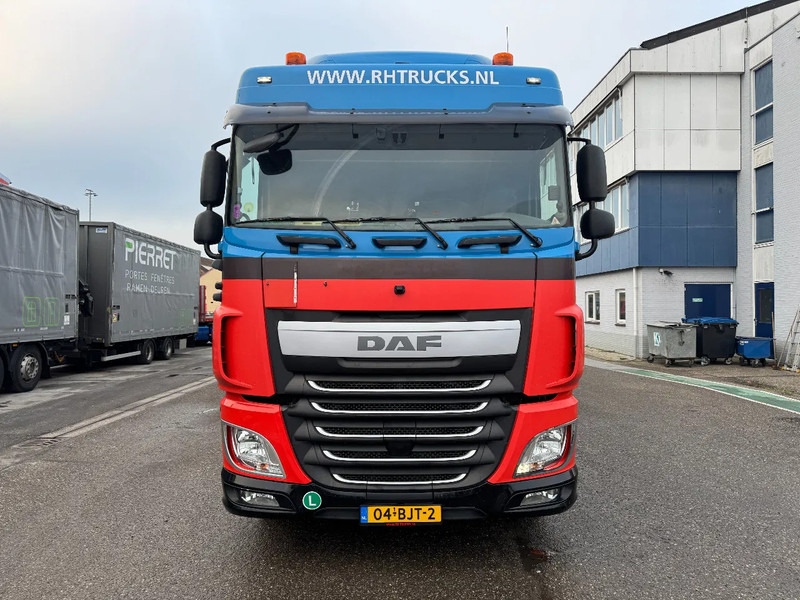 DAF XF 440 6X2 EURO 6 + HERTOGHS HANGER 2X BPW AXLE DHOLLANDIA 3000 KG - Камион с брезент: снимка 2 DAF XF 440 6X2 EURO 6 + HERTOGHS HANGER 2X BPW AXLE DHOLLANDIA 3000 KG - Камион с брезент: снимка 2