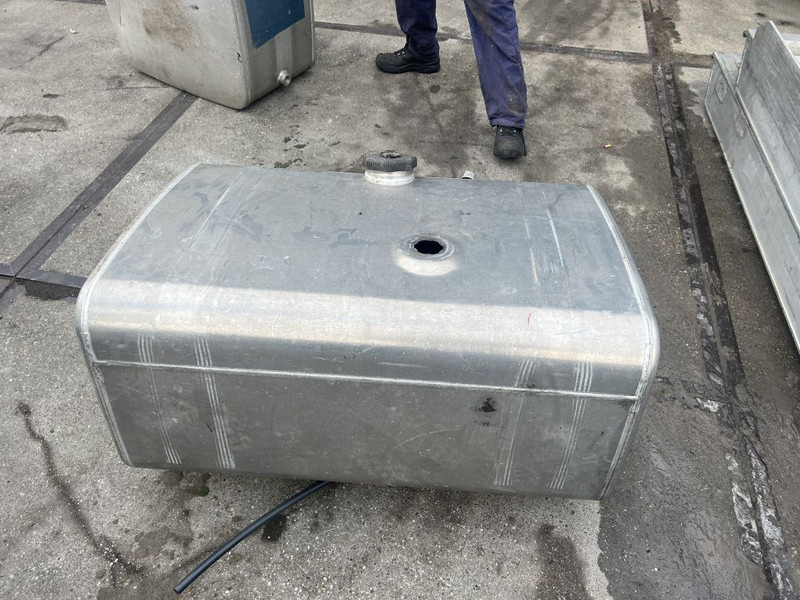 Diversen 460 liter brandstof tank - Резервоар за гориво за Камион: снимка 1 Diversen 460 liter brandstof tank - Резервоар за гориво за Камион: снимка 1