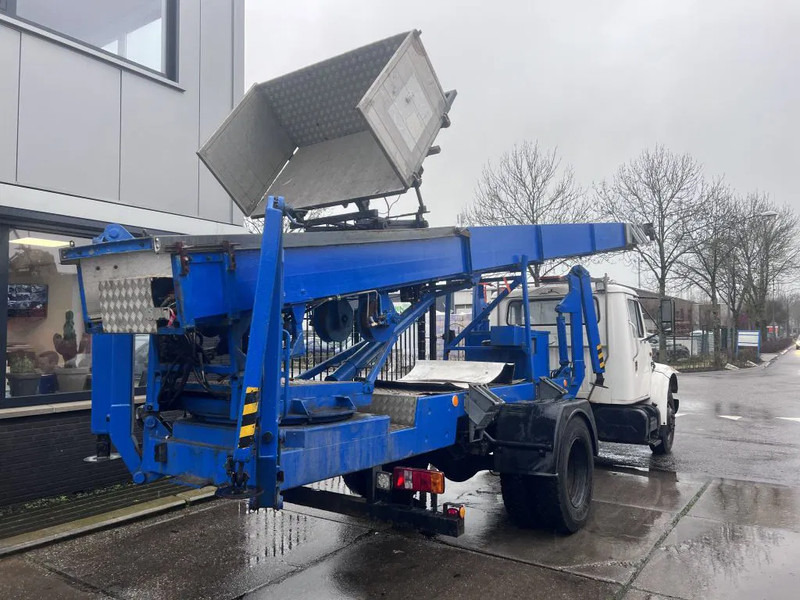 International 4600 4x2 210HP + TEUPEN hyLIFT - Камион: снимка 4 International 4600 4x2 210HP + TEUPEN hyLIFT - Камион: снимка 4
