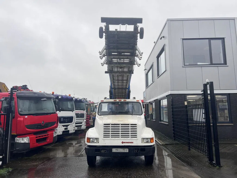 International 4600 4x2 210HP + TEUPEN hyLIFT - Камион: снимка 2 International 4600 4x2 210HP + TEUPEN hyLIFT - Камион: снимка 2