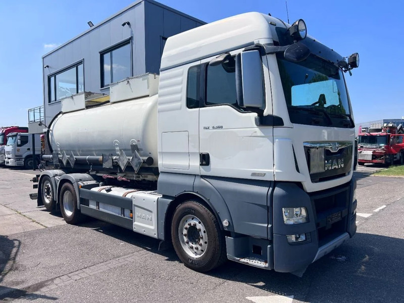 MAN TGX 26.560 6X2 EURO 6 - 11.500L VACUUM CLEANER - 2 COMPARTIMENTEN + INTARDER - Каналопочистваща машина: снимка 3 MAN TGX 26.560 6X2 EURO 6 - 11.500L VACUUM CLEANER - 2 COMPARTIMENTEN + INTARDER - Каналопочистваща машина: снимка 3