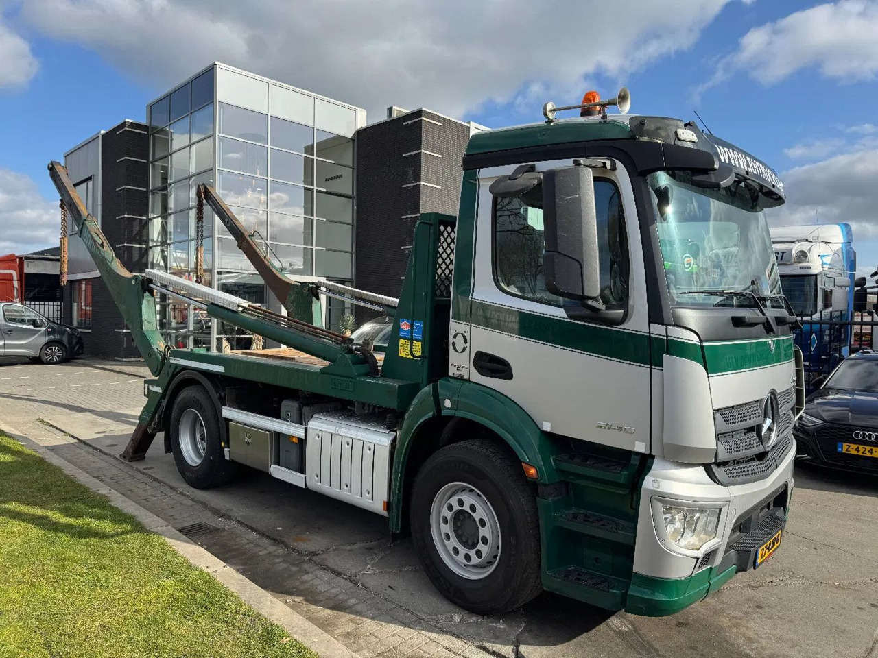 Mercedes-Benz Antos 2140 - 4X2 - EURO 6 + HYVALIFT NG2014TAXL - Мултилифт за контейнери камион: снимка 2 Mercedes-Benz Antos 2140 - 4X2 - EURO 6 + HYVALIFT NG2014TAXL - Мултилифт за контейнери камион: снимка 2
