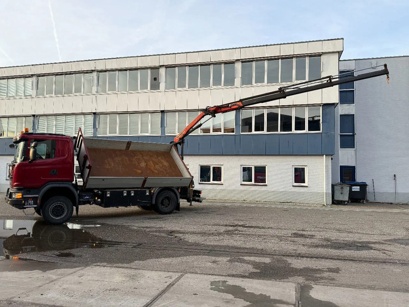 Scania G370 4X4 EURO 6 + 3-SIDE TIPPER + PALFINGER PK9002 + REMOTE - Камион с кран: снимка 3 Scania G370 4X4 EURO 6 + 3-SIDE TIPPER + PALFINGER PK9002 + REMOTE - Камион с кран: снимка 3