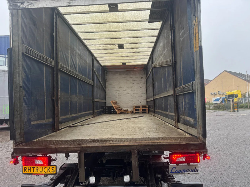 Scania P230 4X2 MANUAL + ZEPRO 2500 KG LIFT + REMOTE CONTROL - Камион с брезент: снимка 5 Scania P230 4X2 MANUAL + ZEPRO 2500 KG LIFT + REMOTE CONTROL - Камион с брезент: снимка 5