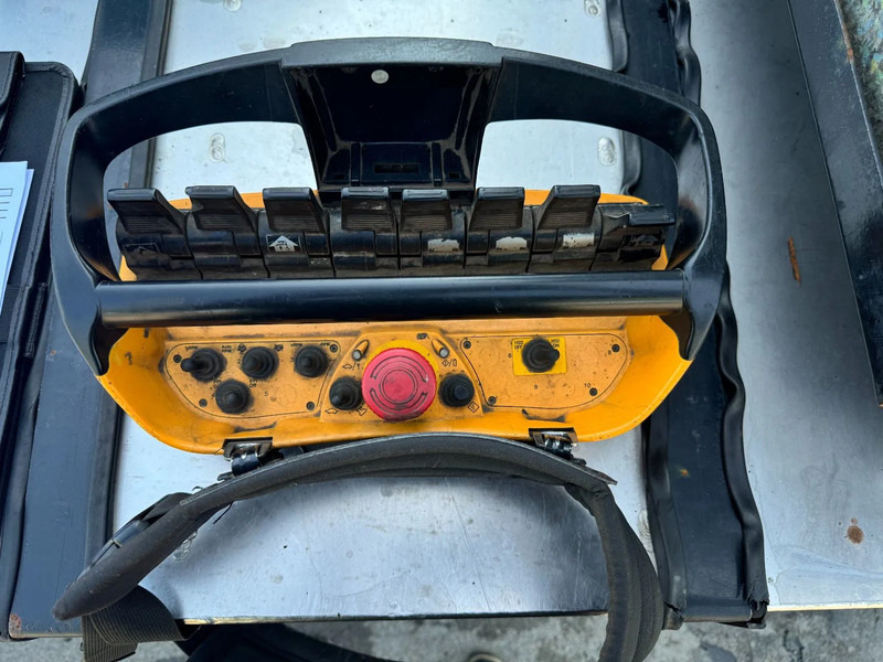 Камион с кран Scania R560 V8 8X2 + EFFER CRANE 1550 6S + FLYJIP 6XHYDR + REMOTE + WINCH: снимка 16 Камион с кран Scania R560 V8 8X2 + EFFER CRANE 1550 6S + FLYJIP 6XHYDR + REMOTE + WINCH: снимка 16