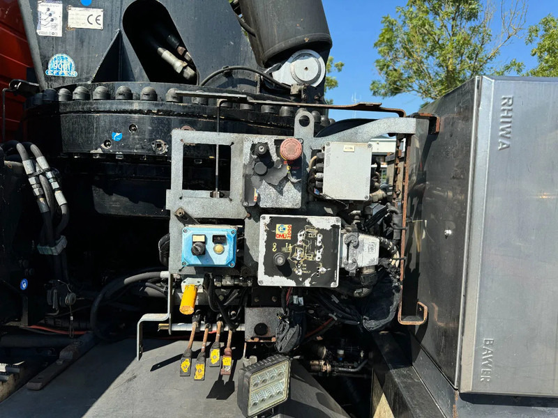 Камион с кран Scania R560 V8 8X2 + EFFER CRANE 1550 6S + FLYJIP 6XHYDR + REMOTE + WINCH: снимка 11 Камион с кран Scania R560 V8 8X2 + EFFER CRANE 1550 6S + FLYJIP 6XHYDR + REMOTE + WINCH: снимка 11