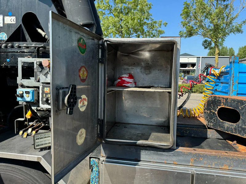 Камион с кран Scania R560 V8 8X2 + EFFER CRANE 1550 6S + FLYJIP 6XHYDR + REMOTE + WINCH: снимка 15 Камион с кран Scania R560 V8 8X2 + EFFER CRANE 1550 6S + FLYJIP 6XHYDR + REMOTE + WINCH: снимка 15