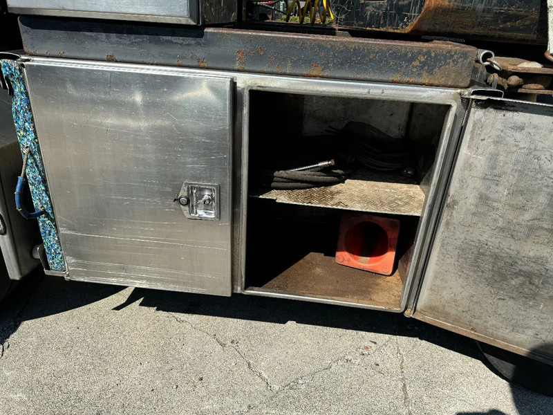 Камион с кран Scania R560 V8 8X2 + EFFER CRANE 1550 6S + FLYJIP 6XHYDR + REMOTE + WINCH: снимка 17 Камион с кран Scania R560 V8 8X2 + EFFER CRANE 1550 6S + FLYJIP 6XHYDR + REMOTE + WINCH: снимка 17