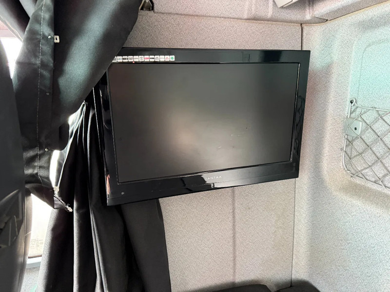 Влекач MAN TGX 41.540 8X4 170 TON+ RETARDER + PTO HYDRAULICS - ONLY 182.827 KM: снимка 16 Влекач MAN TGX 41.540 8X4 170 TON+ RETARDER + PTO HYDRAULICS - ONLY 182.827 KM: снимка 16