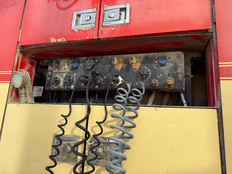 Влекач MAN TGX 41.540 8X4 170 TON+ RETARDER + PTO HYDRAULICS - ONLY 182.827 KM: снимка 12 Влекач MAN TGX 41.540 8X4 170 TON+ RETARDER + PTO HYDRAULICS - ONLY 182.827 KM: снимка 12