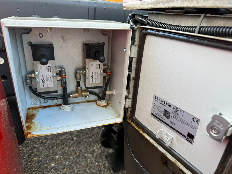 Mercedes-Benz Actros 1842 4X2 MEGA + LIFTING DISH (HEFSCHOTEL) - Влекач: снимка 3 Mercedes-Benz Actros 1842 4X2 MEGA + LIFTING DISH (HEFSCHOTEL) - Влекач: снимка 3