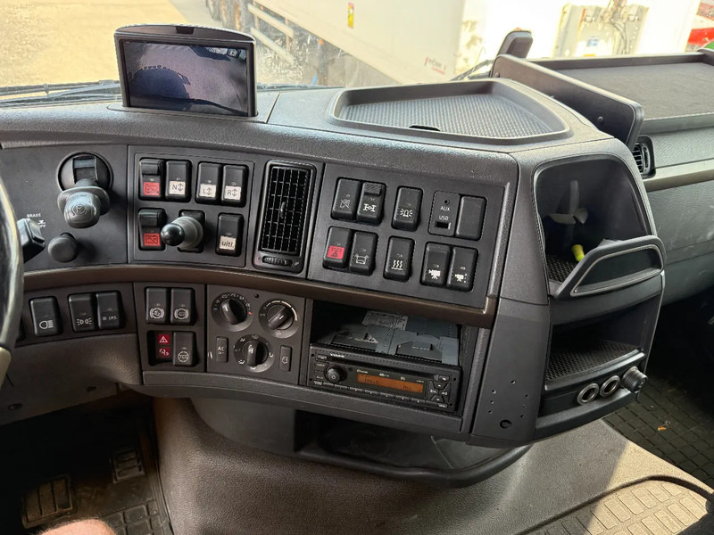 Влекач Volvo FH 16.750 8X4 - 160 TON + RETARDER: снимка 19