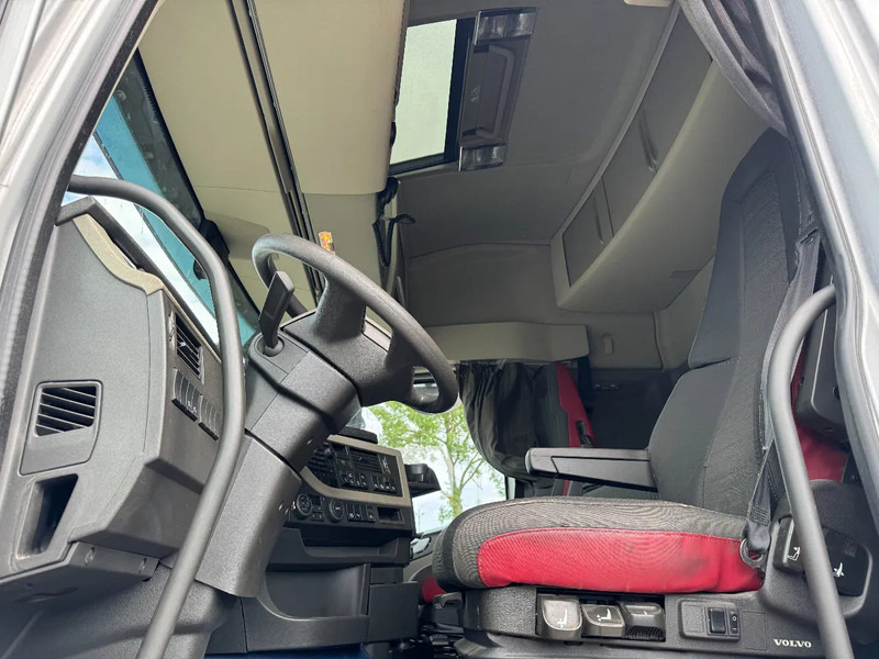 Влекач Volvo FH 460 6X2 PALFINGER 2300 + REMOTE CONTROL: снимка 11 Влекач Volvo FH 460 6X2 PALFINGER 2300 + REMOTE CONTROL: снимка 11