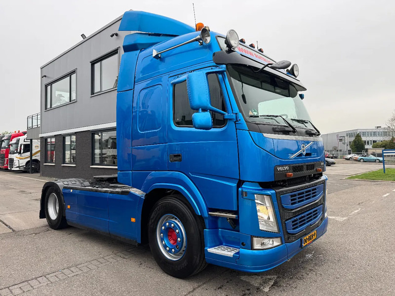 Volvo FM 370 4X2 EURO 6 SKIRTS TÜV TILL 10-2025 - Влекач: снимка 3 Volvo FM 370 4X2 EURO 6 SKIRTS TÜV TILL 10-2025 - Влекач: снимка 3