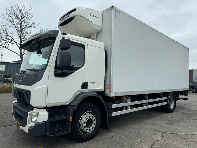 Volvo FE 250 4X2 - EURO 6 + THERMOKING T-500R + DHOLLANDIA LIFT - Рефрижератор камион: снимка 1 Volvo FE 250 4X2 - EURO 6 + THERMOKING T-500R + DHOLLANDIA LIFT - Рефрижератор камион: снимка 1