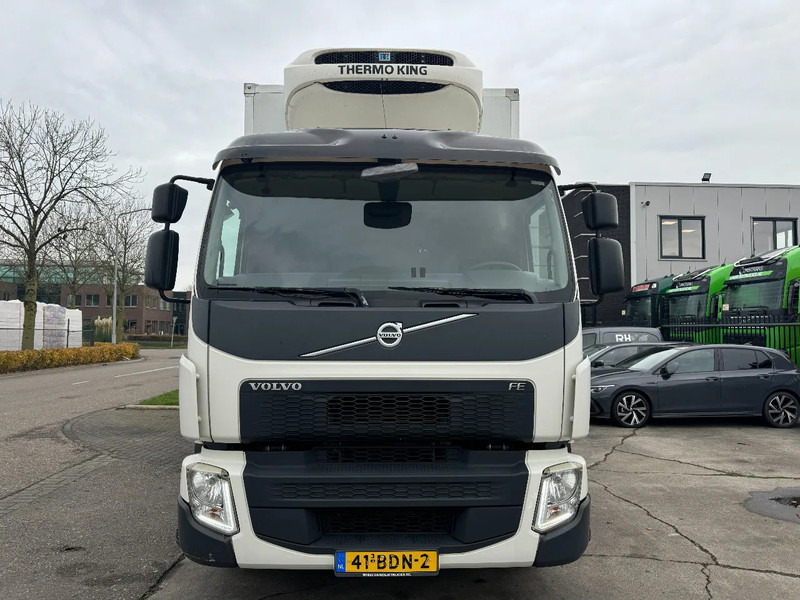 Volvo FE 250 4X2 - EURO 6 + THERMOKING T-500R + DHOLLANDIA LIFT + TÜV 06-2025 - Рефрижератор камион: снимка 2 Volvo FE 250 4X2 - EURO 6 + THERMOKING T-500R + DHOLLANDIA LIFT + TÜV 06-2025 - Рефрижератор камион: снимка 2