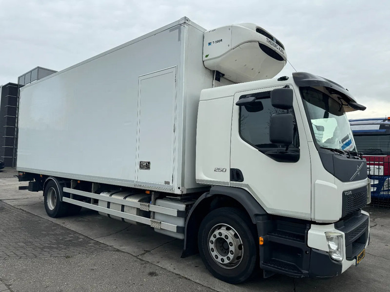 Volvo FE 250 4X2 - EURO 6 + THERMOKING T-500R + DHOLLANDIA LIFT + TÜV 06-2025 - Рефрижератор камион: снимка 3 Volvo FE 250 4X2 - EURO 6 + THERMOKING T-500R + DHOLLANDIA LIFT + TÜV 06-2025 - Рефрижератор камион: снимка 3