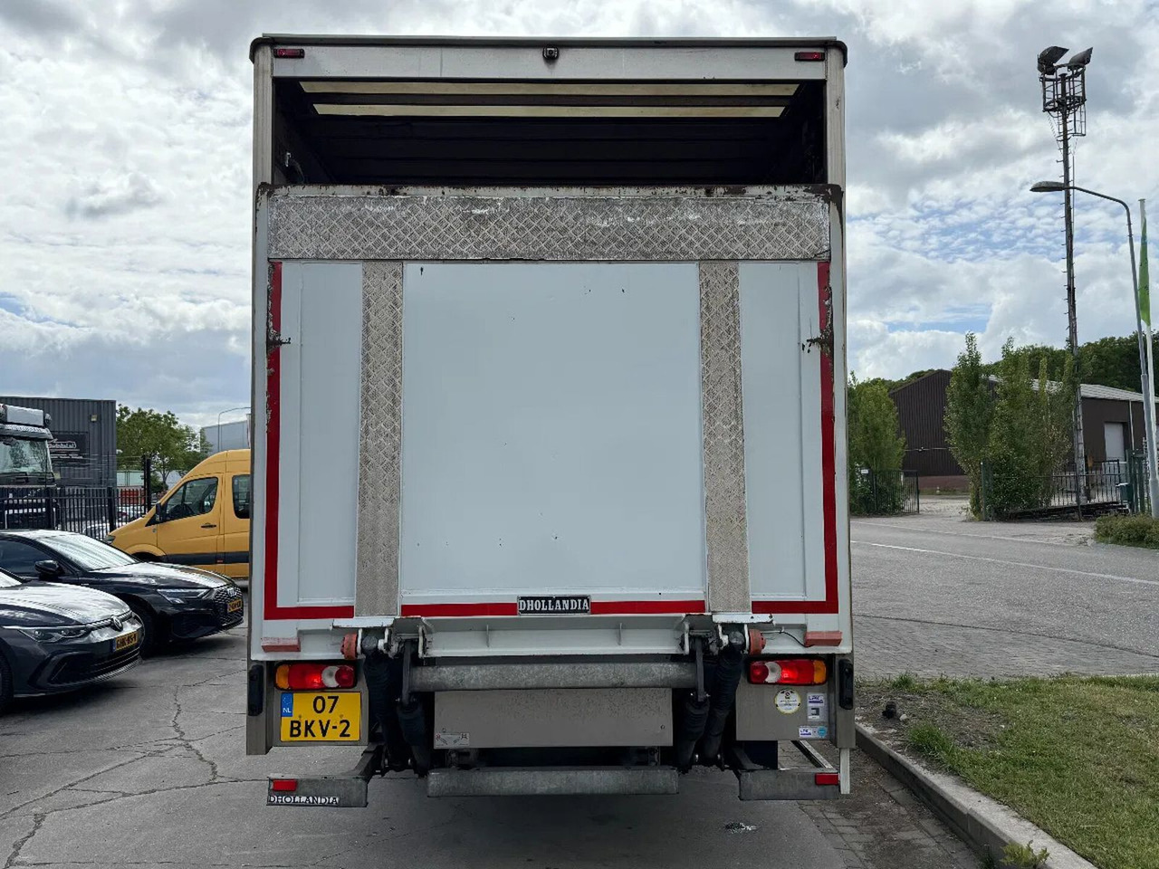 Volvo FL 250 18 TON - ONLY 169.291 KM + DHOLLANDIA LIF - Камион фургон: снимка 5 Volvo FL 250 18 TON - ONLY 169.291 KM + DHOLLANDIA LIF - Камион фургон: снимка 5