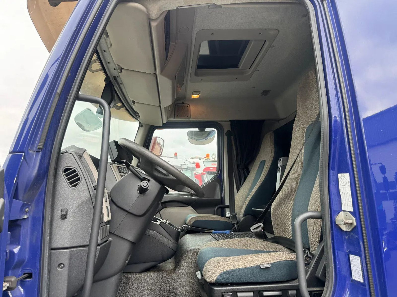 Камион фургон Volvo FL 250 4X2 3 UNITS CARGO LOCK + DHOLLANDIA LIFT: снимка 13