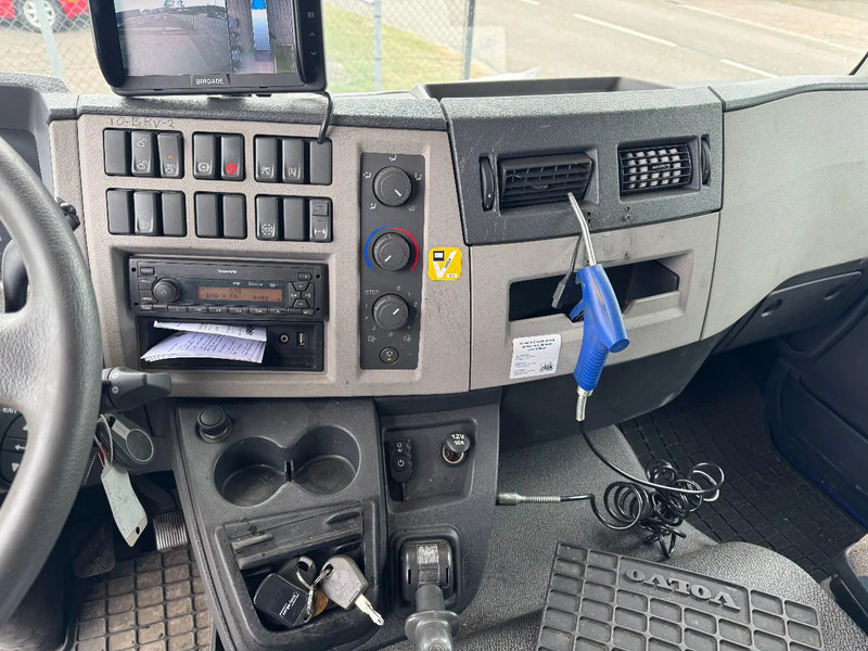 Камион фургон Volvo FL 250 4X2 - EURO 6 + DHOLLANDIA LIFT + TÜV 05-2026: снимка 16