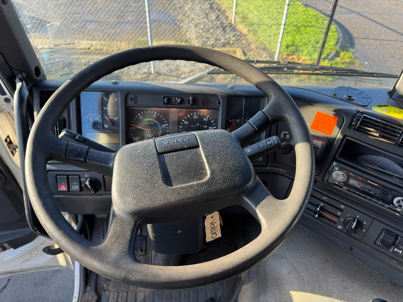 Лизинг на Volvo FM 12.340 6X2 - EURO 3 + PALFINGER PK15002 + LIFT/STEERING AXLE Volvo FM 12.340 6X2 - EURO 3 + PALFINGER PK15002 + LIFT/STEERING AXLE: снимка 19