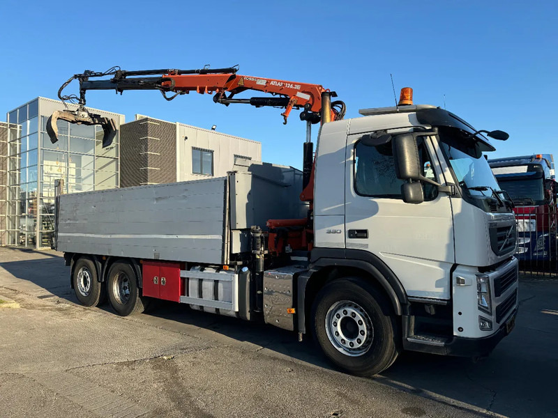 Volvo FM 330 6X2 - EURO 5 + ATLAS 126.3E A2 + REMOTE + LIFT/STEERING AXLE + TÜV 08-2025 - Самосвал камион, Камион с кран: снимка 1 Volvo FM 330 6X2 - EURO 5 + ATLAS 126.3E A2 + REMOTE + LIFT/STEERING AXLE + TÜV 08-2025 - Самосвал камион, Камион с кран: снимка 1