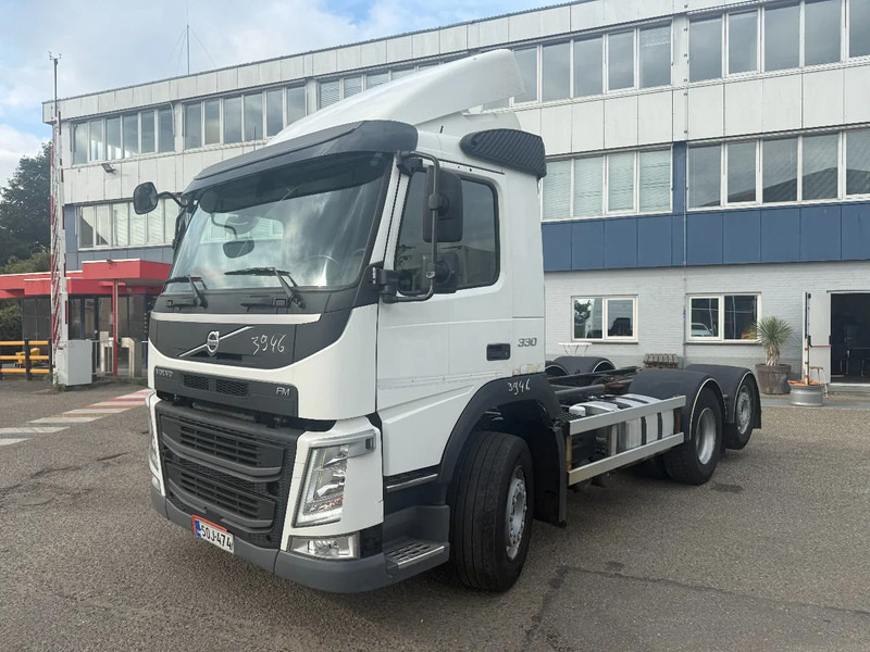 Volvo FM 330 FM 330 6X2 GESTUURD MET KM 235315 - Шаси кабина: снимка 1 Volvo FM 330 FM 330 6X2 GESTUURD MET KM 235315 - Шаси кабина: снимка 1