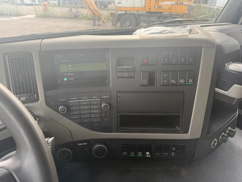 Volvo FM 330 FM 330 6X2 GESTUURD MET KM 235315 - Шаси кабина: снимка 5 Volvo FM 330 FM 330 6X2 GESTUURD MET KM 235315 - Шаси кабина: снимка 5