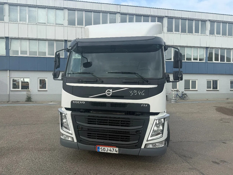 Volvo FM 330 FM 330 6X2 GESTUURD MET KM 235315 - Шаси кабина: снимка 3 Volvo FM 330 FM 330 6X2 GESTUURD MET KM 235315 - Шаси кабина: снимка 3
