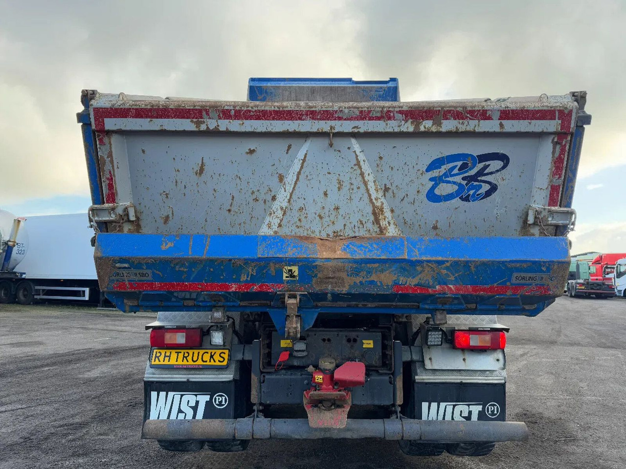 Volvo FMX 540 8X4 - EURO 6 + KIPPER + LIFTING AXLE Volvo FMX 540 8X4 - EURO 6 + KIPPER + LIFTING AXLE - Самосвал камион: снимка 5 Volvo FMX 540 8X4 - EURO 6 + KIPPER + LIFTING AXLE Volvo FMX 540 8X4 - EURO 6 + KIPPER + LIFTING AXLE - Самосвал камион: снимка 5