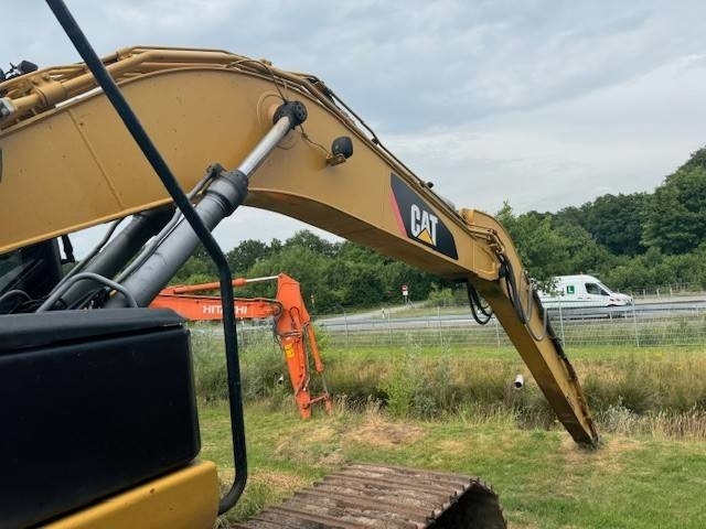 CAT 323 E - Верижен багер: снимка 4 CAT 323 E - Верижен багер: снимка 4