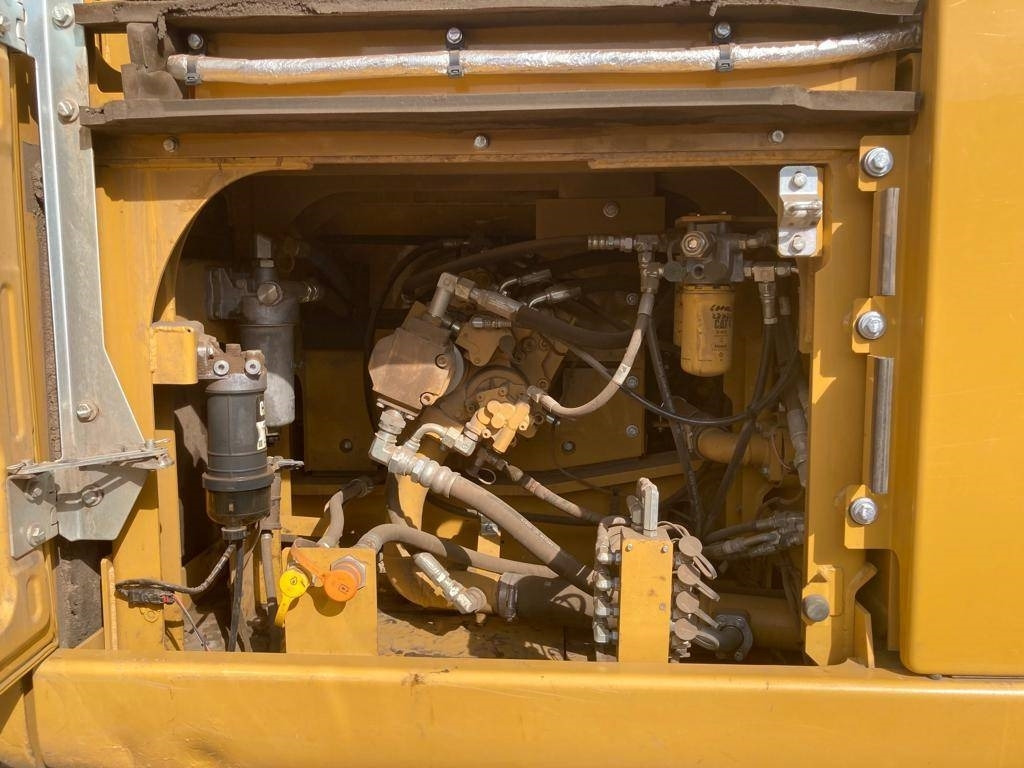 Верижен багер CAT 326 FL: снимка 8