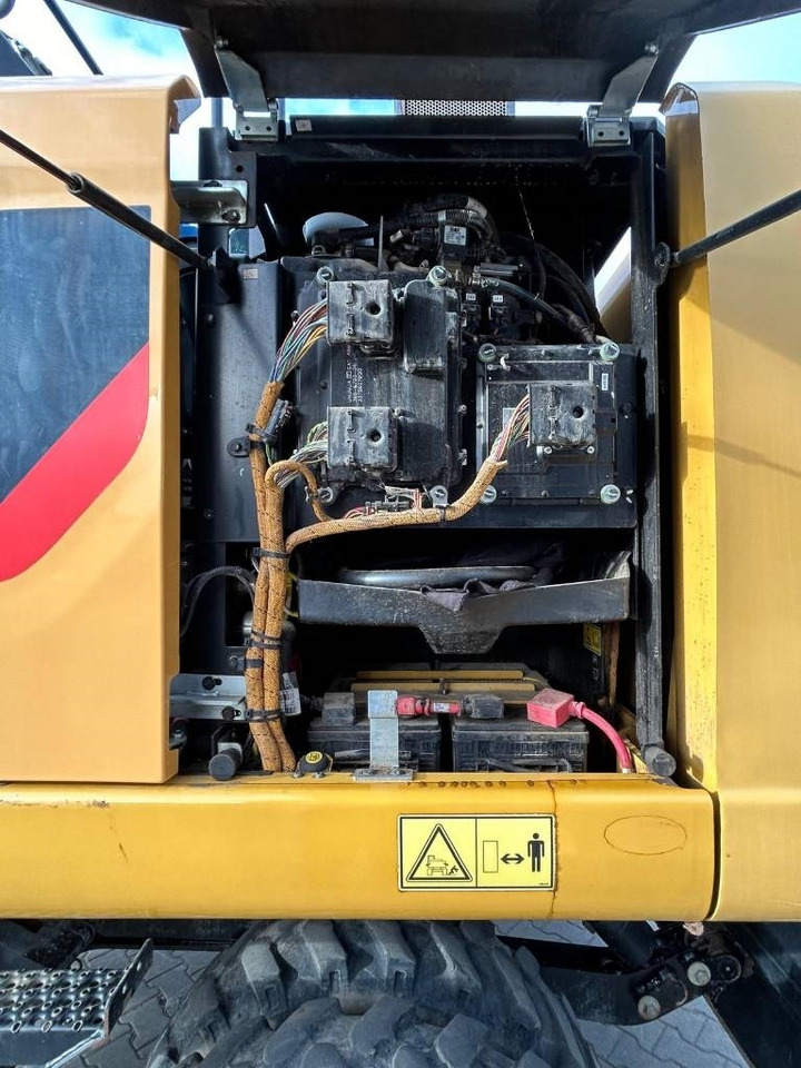 CAT M 318 F - Колесен багер: снимка 4 CAT M 318 F - Колесен багер: снимка 4