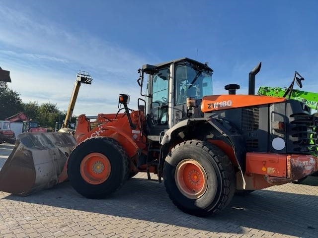 Колесен товарач Hitachi ZW 180: снимка 9